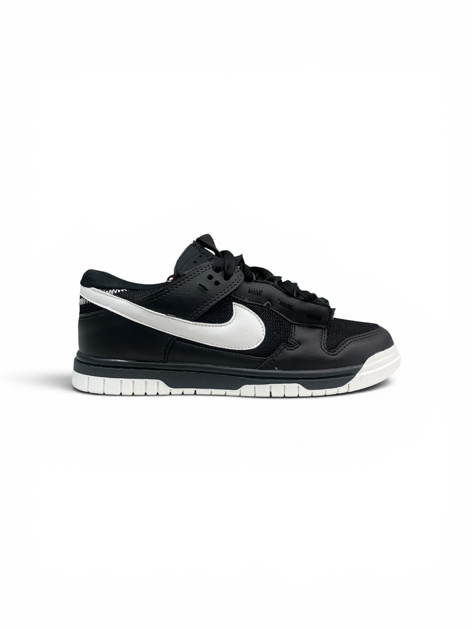 O NIKE DUNK LOW JUMB( PRETO / BRANCO )